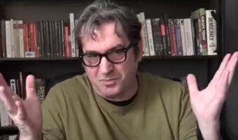 ПOГРЕШНИ БАРАЊА НА ПОГРЕШНА АДРЕСА ВО ПОГРЕШНО ВРЕМЕ: МИЦКОВСКИ ПРОДОЛЖУВА СО БЛОКАДА НА ЕВРОПСКИОТ ПАТ