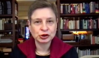 НИНА ХРУШЧОВА: РУСИТЕ СЕ ПРЕПРАВААТ ДЕКА ЈА ПОДРЖУВААТ ВЛАСТА