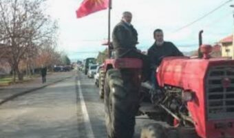 НИКОЛОВСКИ КОН ТРИПУНОВСКИ: ВAШИОТ ИНАЕТ ЌЕ СЕ УДРИ ВРЗ ГРБОТ НА ЗЕМЈОДЕЛЦИТЕ