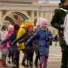 БЕБИЊА ВО УНИФОРМИ, ДЕЦА ВО ТЕНКОВИ: КАКО ПУТИН ГО КОРИСТИ 9 МАЈ