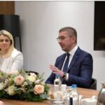 ИДНИНАТА НА ЗЕМЈАТА МЕЃУ ГРОБНИЦАТА НА АЛЕКСАНДАР И ОБУКАТА НА МЛАДИТЕ ЛУЃЕ