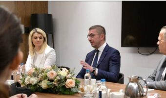 ИДНИНАТА НА ЗЕМЈАТА МЕЃУ ГРОБНИЦАТА НА АЛЕКСАНДАР И ОБУКАТА НА МЛАДИТЕ ЛУЃЕ