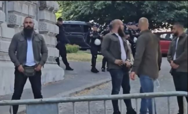ОБВИНЕТИ ЗА НАПАДОТ ВО БАЊСКА ВО „ЌАЦИЛЕНД“ ВО БЕЛГРАД