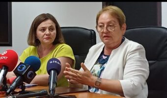 MАТУРАНТИТЕ ВО ПРОСЕ4К ДОБИЛЕ ТРИ ПЛУС НА МАТУРСКИТЕ ИСПИТИ