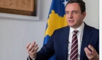ПОЛИТИКИТЕ НА КУРТИ ГО ВОЗНЕМИРУВААТ ВАШИНГТОН