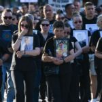 ГРАЃАНИТЕ НА КОЧАНИ ПРОТЕСТИРААТ СО МОЛК, ДРЖАВАТА ГИ ОДАНОЧУВА ДОНАЦИИТЕ ЗА СЕМЕЈСТВАТА НА ЖРТВИТЕ ОД ПОЖАРОТ!