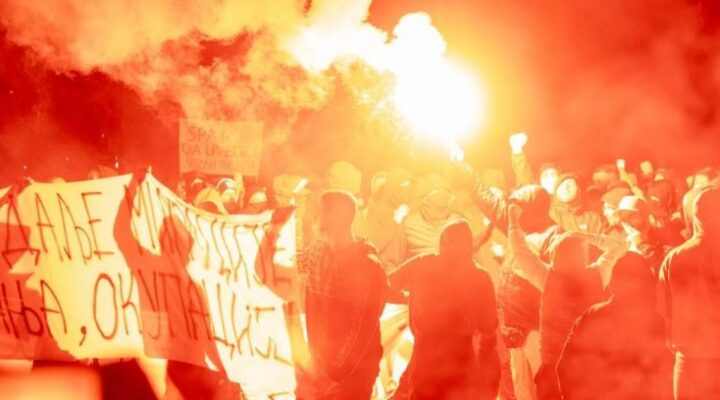 ВО ПОДГОРИЦА СЕ СЛУЧУВА ФАШИСТИЧКА ЦРНА КОМЕДИЈА