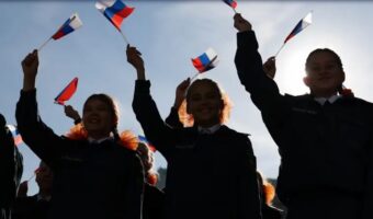 ПУТИНОВ ПОКЕР ИЛИ РУСКИ РУЛЕТ (158): КАКО ПРОПАГАНДАТА НА КРЕМЉ ГИ ПЕРЕ МОЗОЦИТЕ НА УЧЕНИЦИТЕ