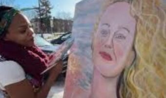 РЕНЕ НИКОЛ ГУД: ЖЕНА ОПИШАНА КАКО СВЕТЛИНА