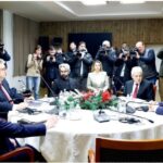 НЕУСПЕШНИОТ „САМИТ“  ВО КЛУБОТ НА ПРАТЕНИЦИТЕ АКТИВИРА ОБВИНИТЕЛСКИ АМБИЦИИ КАЈ ВЛАСТА