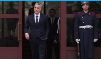 СЛУЖБЕНИОТ КАБИНЕТ НА ЃУРОВ: ВЕТУВАЧКИ, ЕКСПЕРТСКИ И ИЗНЕНАДУВАЧКИ