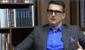 ПРОФЕСОР ЈОВЕВСКИ: ПРОБЛЕМОТ НЕ Е МИНИМАЛНАТА ПЛАТА, ТУКУ КАКО ДА РАСТАТ ПРИМАЊАТА НА 80 ОТСТО ОД ВРАБОТЕНИТЕ