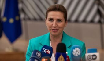 ФРЕДРИКСЕН ГО БРАНЕШЕ ИСЛАНД, НО ТОА НЕ ИМ Е ДОВОЛНО НА ДАНСКИТЕ ИЗБИРАЧИ?!