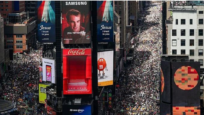 АНТИВОЕНИ ПРОТЕСТИ ВО САД И ЗАПАДНА ЕВРОПА: ВРЕМЕТО НА КРАЛЕВИТЕ ПОМИНА