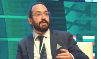 ИРАНСКАТА „ФЛОТА ОД КОМАРЦИ“ ЈА МАЧИ АМЕРИКАНСКАТА АРМАДА ВО ОРМУДСКИОТ ТЕСНЕЦ