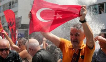 ТУРЦИЈА: АТАТУРК БИ СЕ ПРЕВРТЕЛ ВО ГРОБОТ