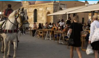 ВO ГРЦИЈА НА МОРЕ: ПЛИВАЕЊЕ МЕЃУ ЃУБРЕ И КАФЕАВА МАГЛА