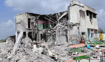 ШТО СЕ КРИВИ ДЕЦАТА – BO ПОСЕТА НА ИРАНСКОТО УЧИЛИШТЕ КАДЕ ЗАГИНАА 120 ДЕЦА