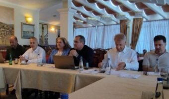 ФИЛИПЧЕ УКЛАЖУВА ДЕКА ПУЧИАСТИТЕ ОД НЕГОВАТА ПАРТИЈА СЕДАТ СО ЛЕВИЦА